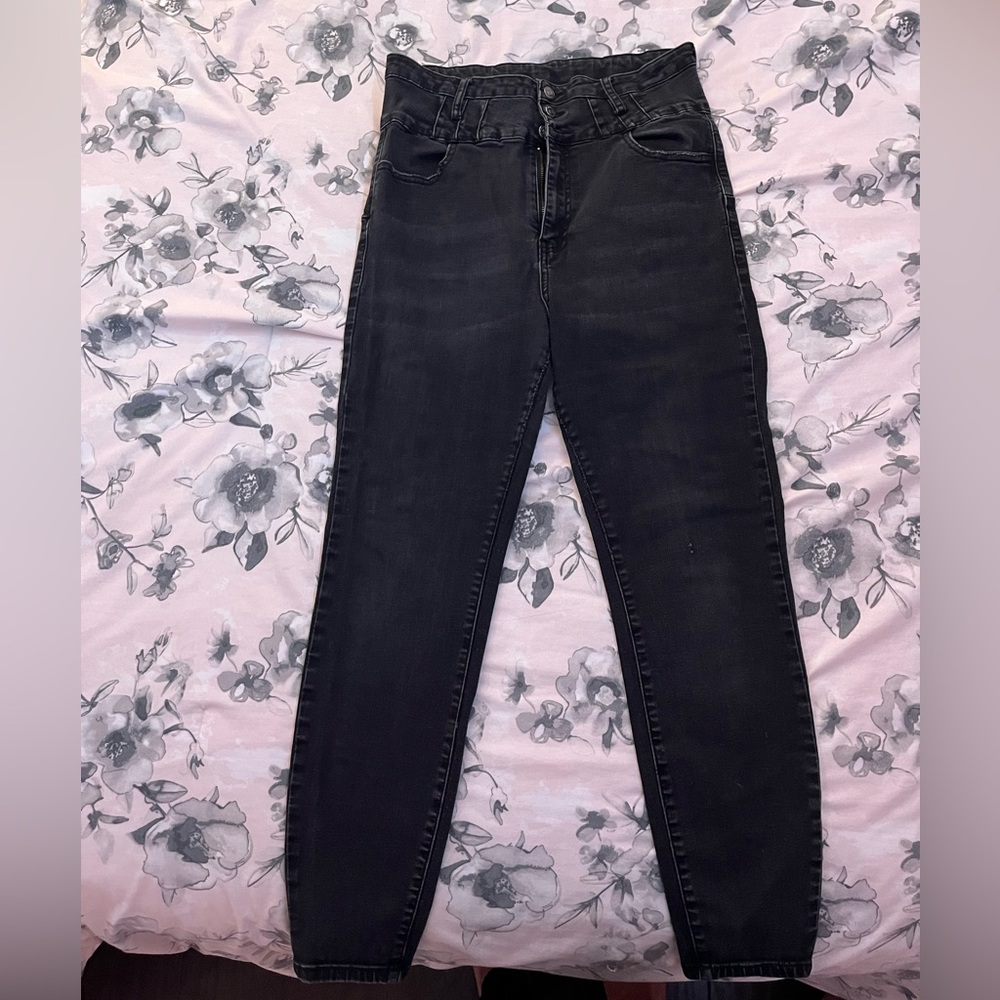 Plus sized High waisted, black, stretchy skinny jeans.